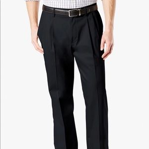 DOCKERS Pleated front slim fit pants.
